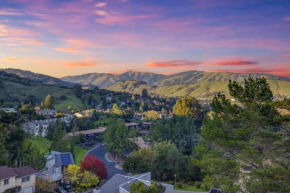5BD San Rafael Retreat w/ Billiards, BBQ, & Views!